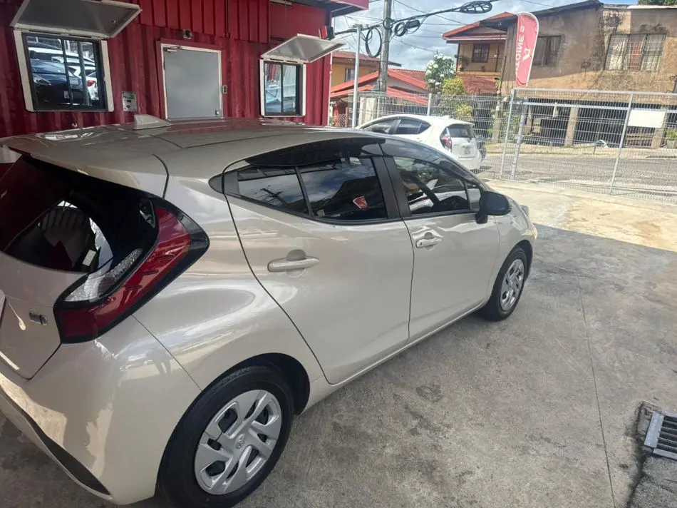 TOYOTA AQUA HYBRID