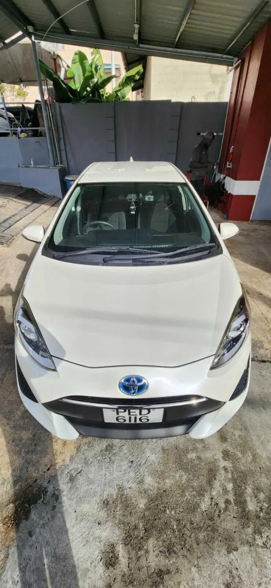 TOYOTA AQUA HYBRID