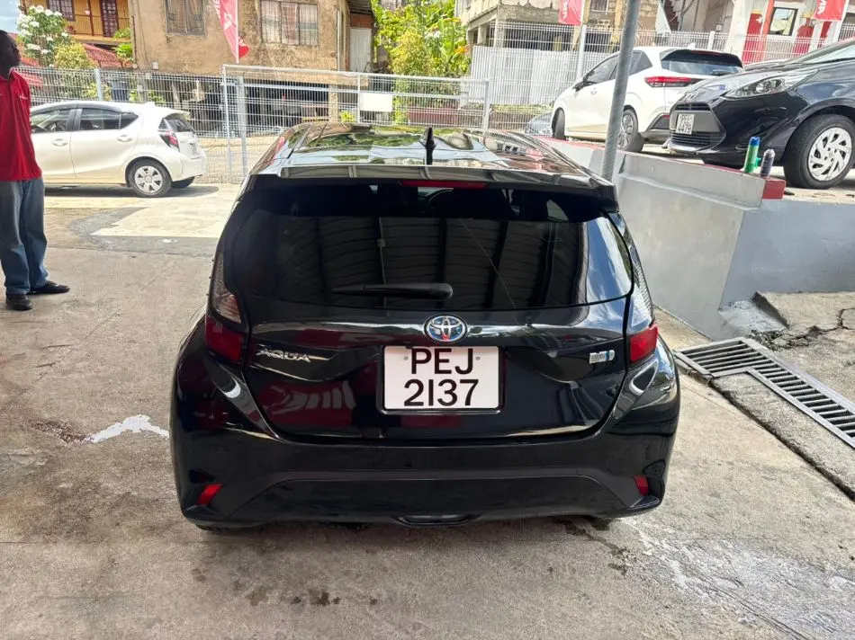 TOYOTA AQUA HYBRID