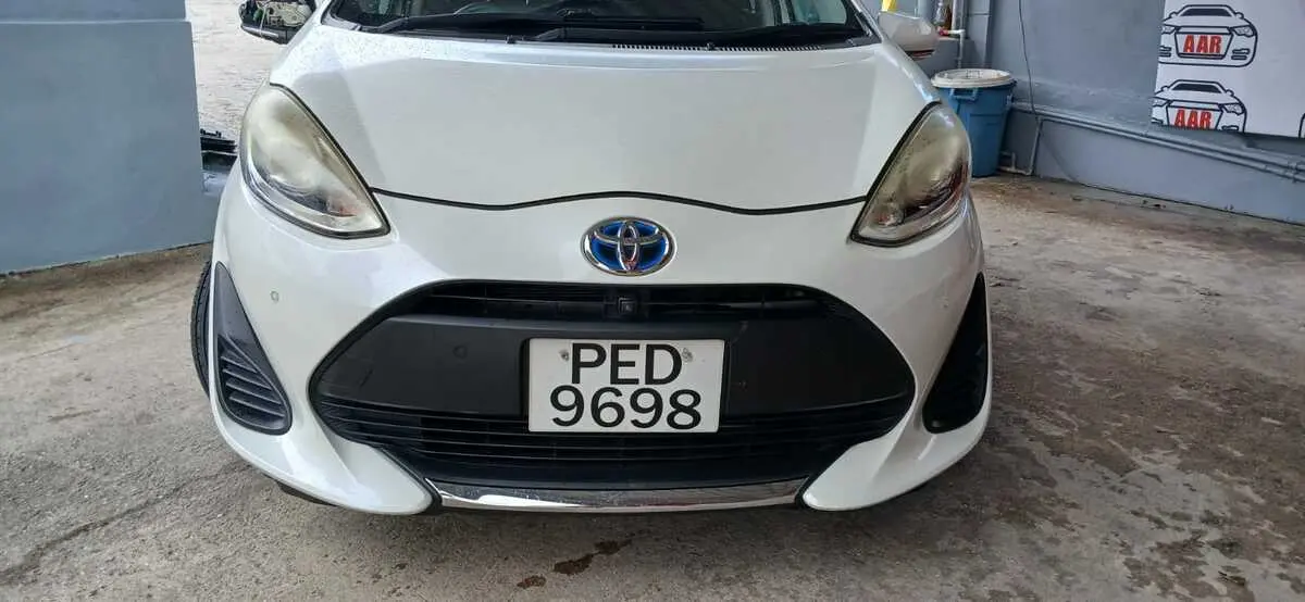 TOYOTA AQUA HYBRID