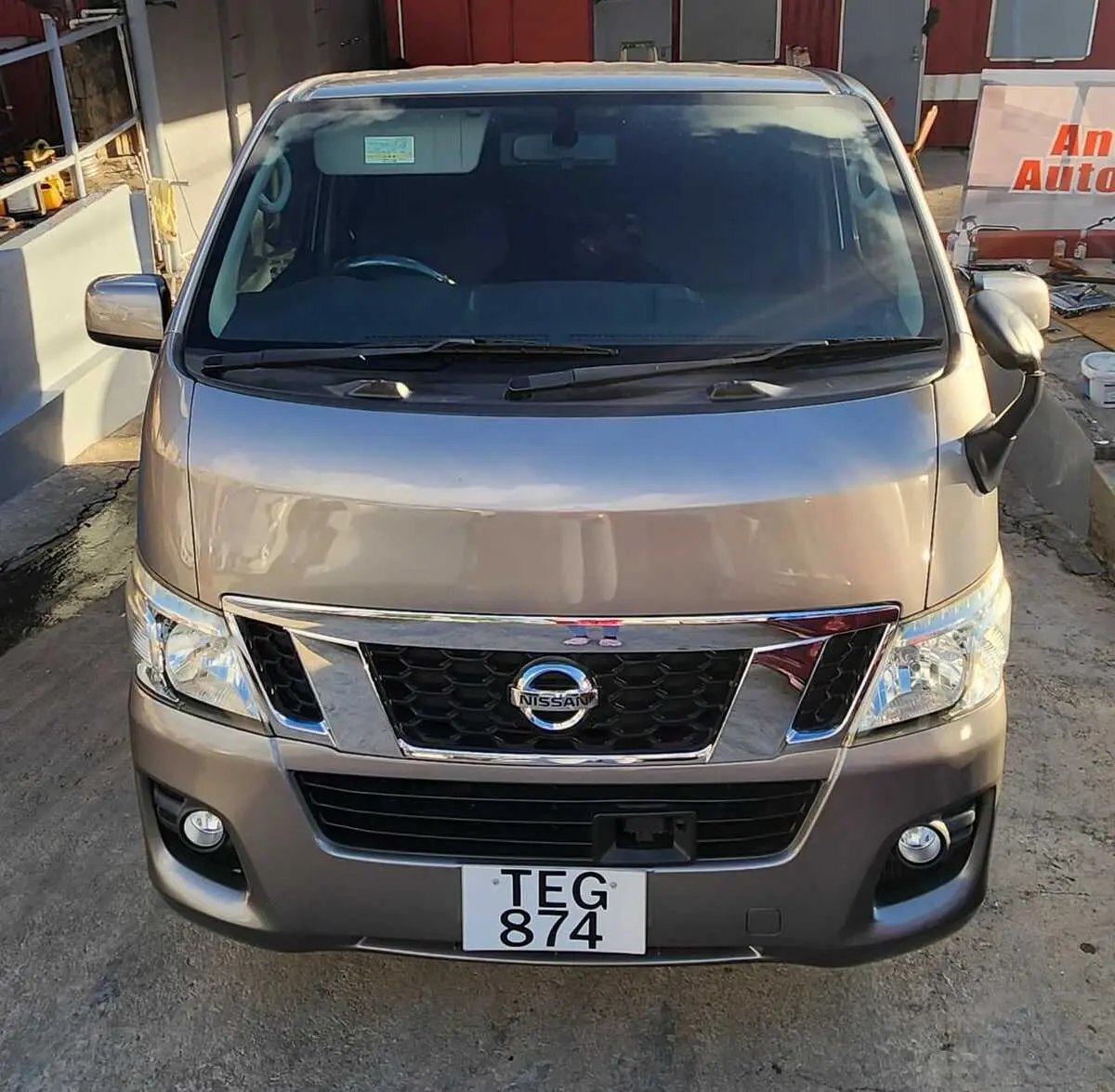 NISSAN NV300